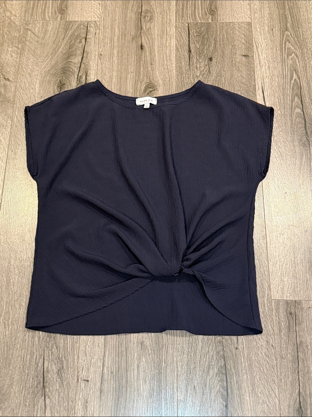Gilli Navy Twist-Front Cap Sleeve Top Polished everyday look Versatile